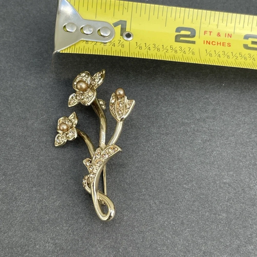 Monet Brooches Women Gold tone Flower‎ Pearl Rhiestone event party